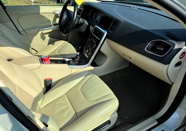 Volvo V60 cena 32990 przebieg: 202000, rok produkcji 2011 z Czarnków małe 56